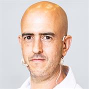 מדריך שיטת ווים הוף מטפל במגע ומשווק מוצרי אלוורה