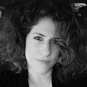 אשה פוגשת את עצמה