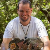 מהאדמה חוזרים לשורשים 🌱