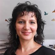 Julia D קרמיקה