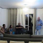 ברוך קרפיק -  מקום לידידות