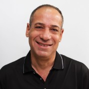 אלון שמש- מטפל רגשי ומאמן להתפתחות אישית