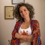 בת-אל בר - מרכז "אורך"- לזהור מהפנים החוצה
