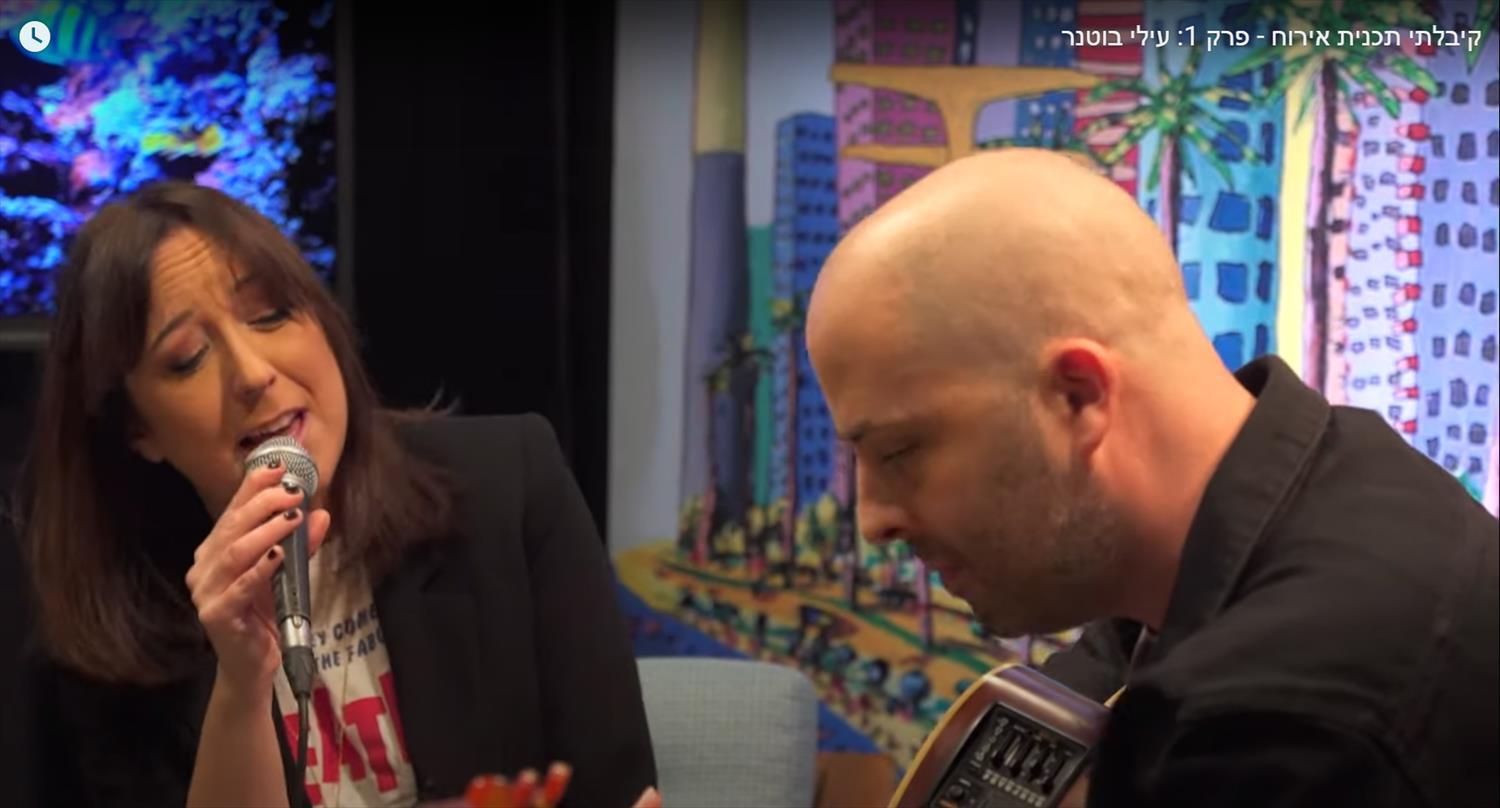 טל אורן יוצרת מודרנית היוצרות האמניות הישראליות המודרניות ציור רקע רפי פרץ ציורי תל אביב