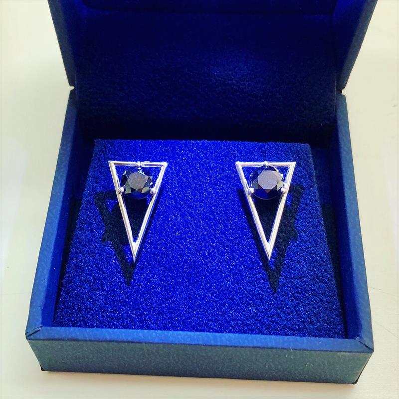 עגילים גוטים זהב ויהלומים שחורים