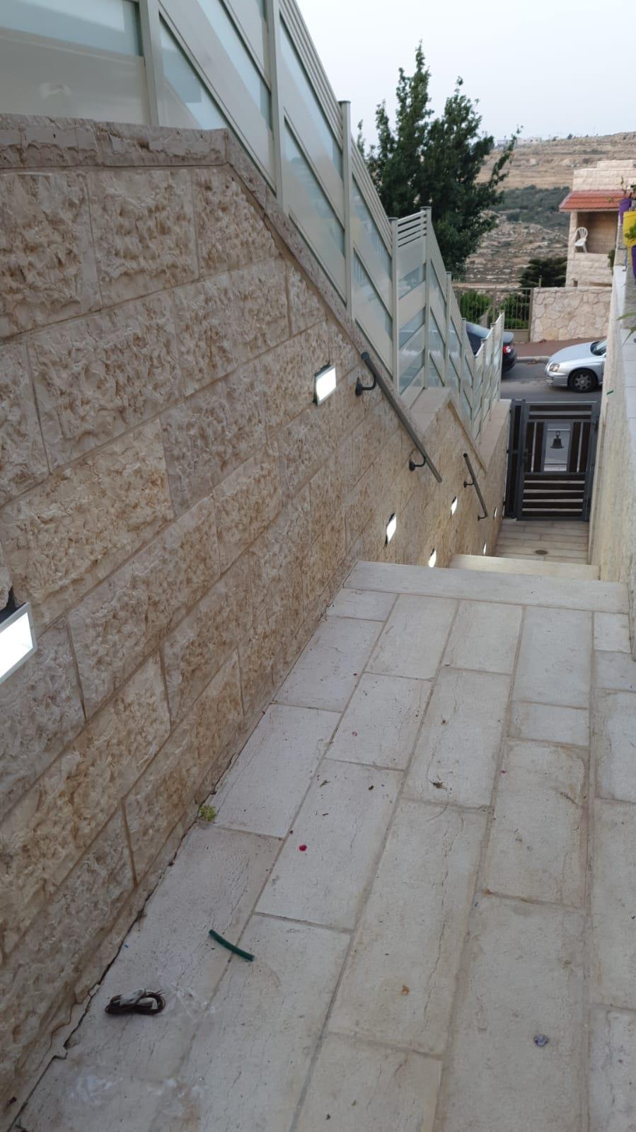 התקנת תאורת מדרגות שקוע