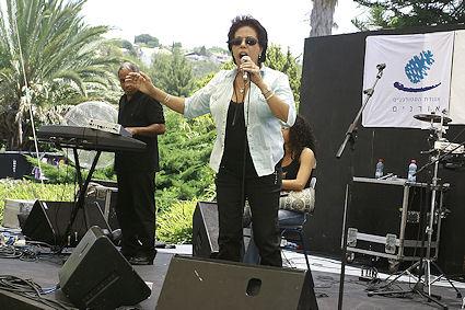 מרגלית צנעני מתוך הופעה בסוף השנה במכללת "אורנים" 2008