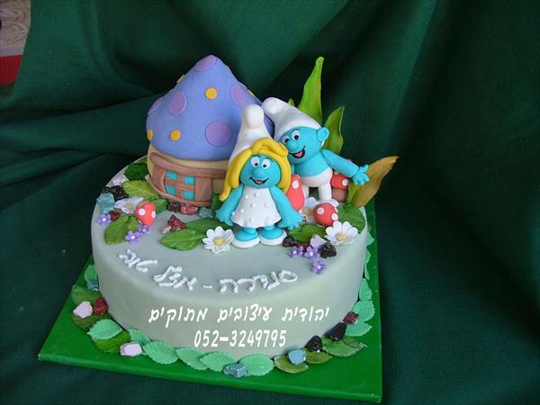 עוגה מעוצבת עם דרדסים.