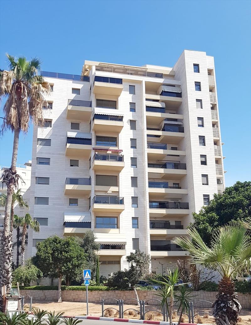 דירת 4 חדרים מול הים ב חייל התותחנים 26ראשון לציון