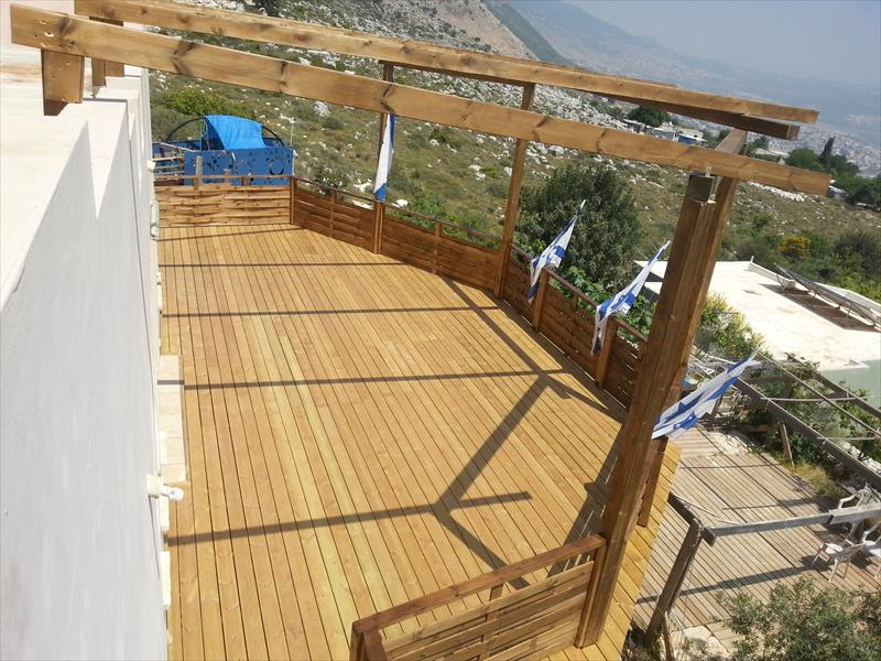 דק עץ צף להגדלת שטח המרפסת