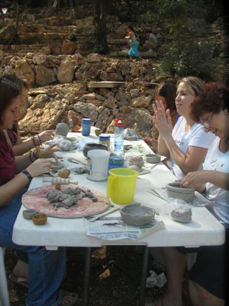 סדנת קרמיקה לקבוצות ביער