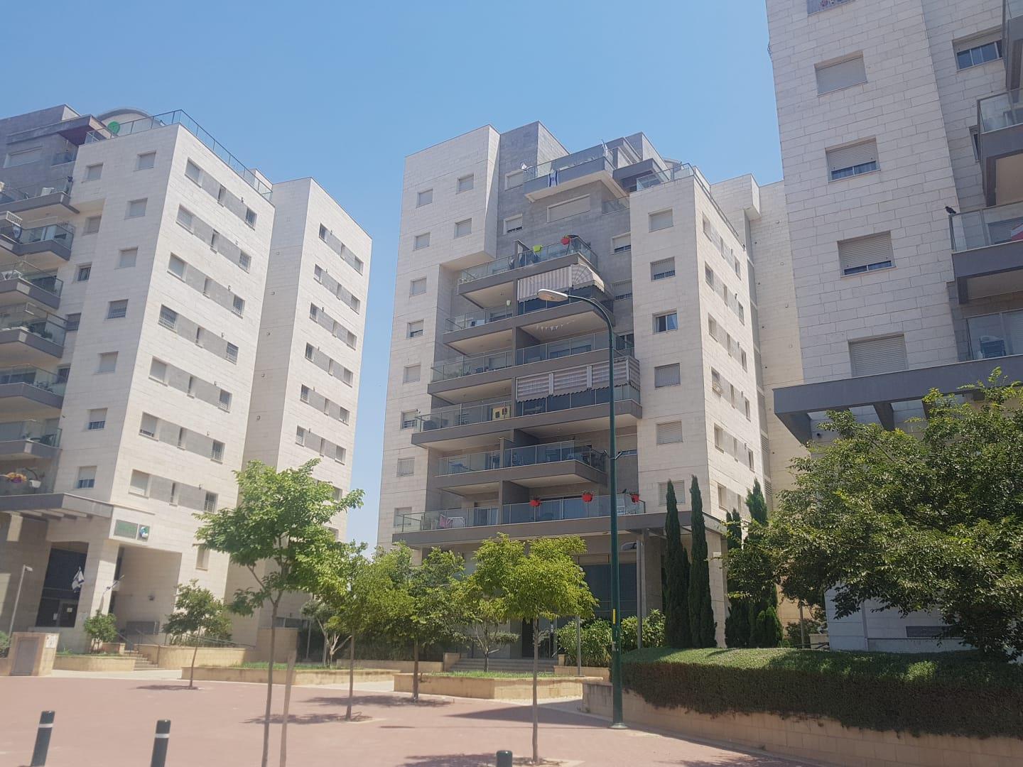 נמכרה דירת 5 חדרים ב חזון איש 4 רחובות (רחובות הצעירה)