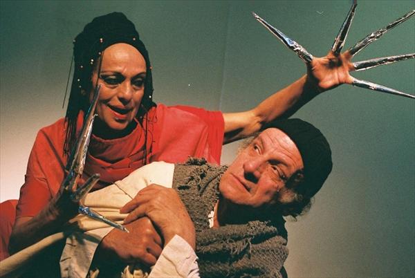 "האדונית והרוכל"-הצגה חדשה בתיאטרון הקאמרי באולם הקאמרי 4