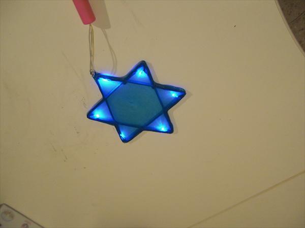 100 מגיני דוד מהבהבים נצמד לחלון ב 300 ש"ח