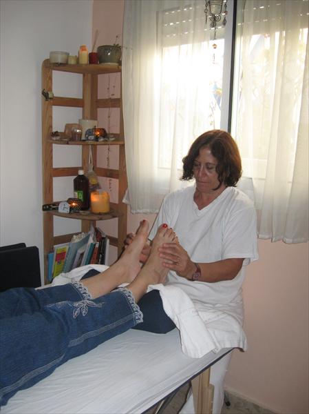 בחדר הטיפולים -רפלקסולוגיה