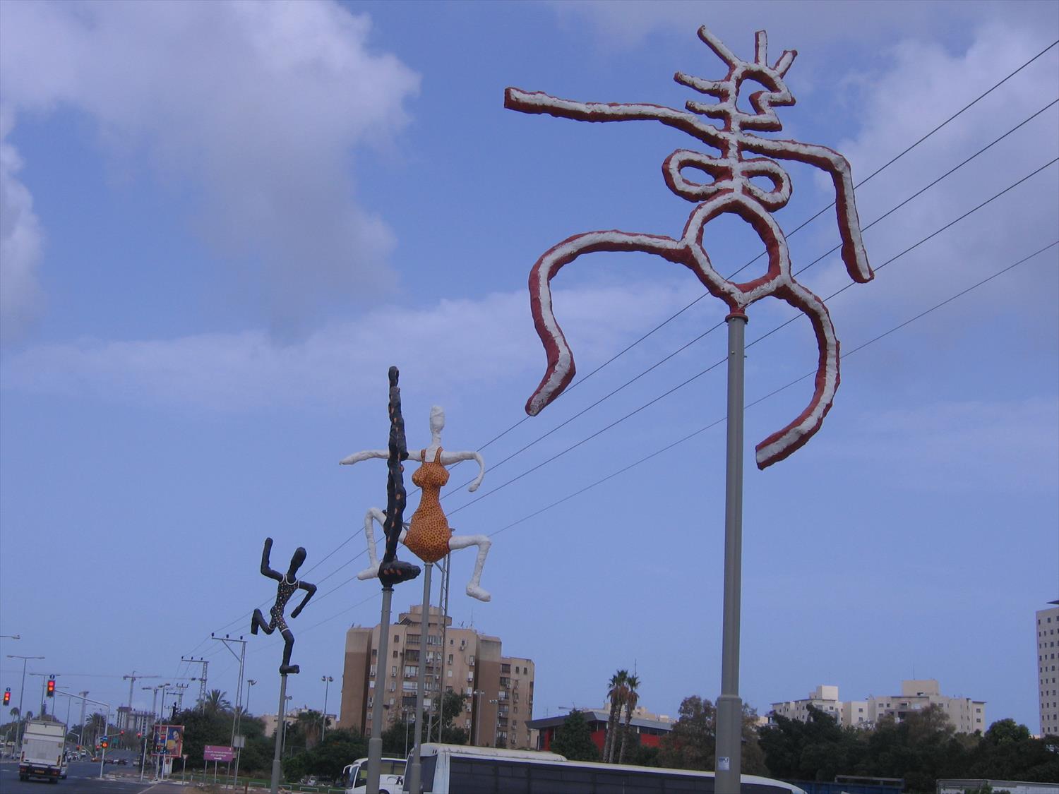 יוצרות ישראליות אמניות עכשוויות יעל יערי הפיסול הסביבתי ציירות מודרניות