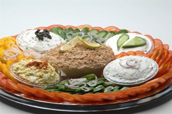 פלטה ירקות וסלטים