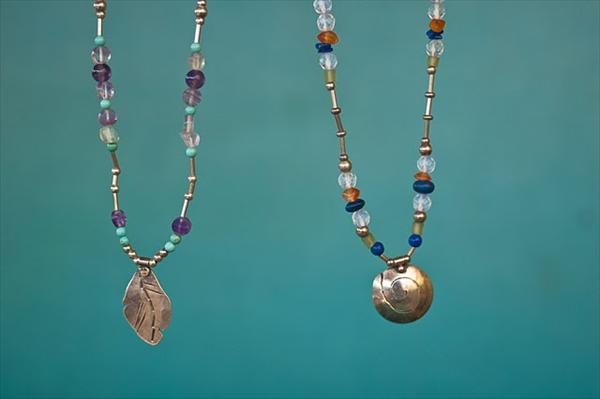 מגוון תליוני כסף עדינים
