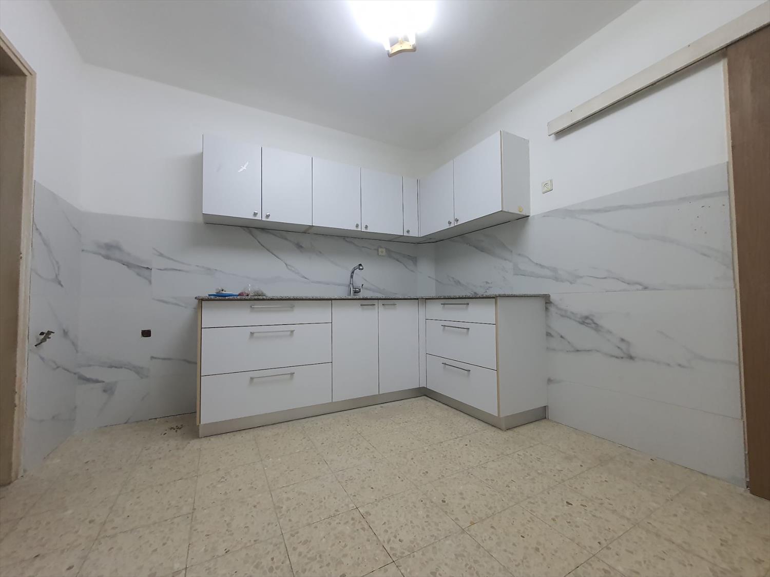 שיפוץ מטבח, הדבקת קרמיקה, הרכבת שיש, הנדימן יכול הכל