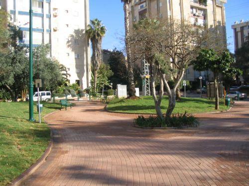 גן ציבורי, רחובות