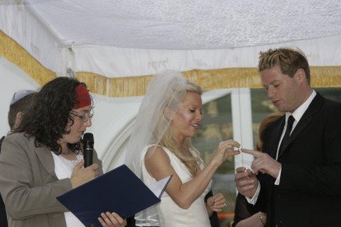 חתונה שוויונית