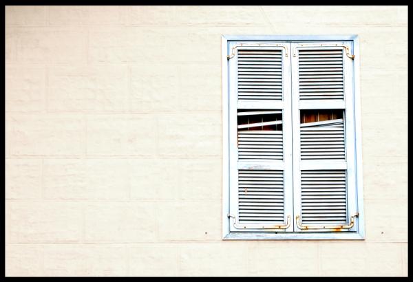 Peeking window