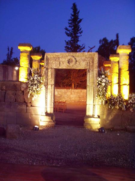 חופה בבית הכנסת העתיק