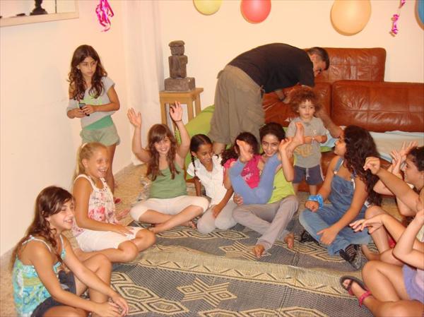 מסיבת צחוק לבנות 11