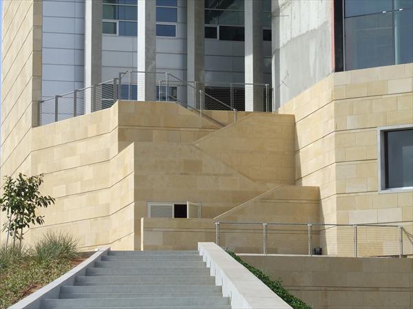 מילואת מעקות במרכז רבין