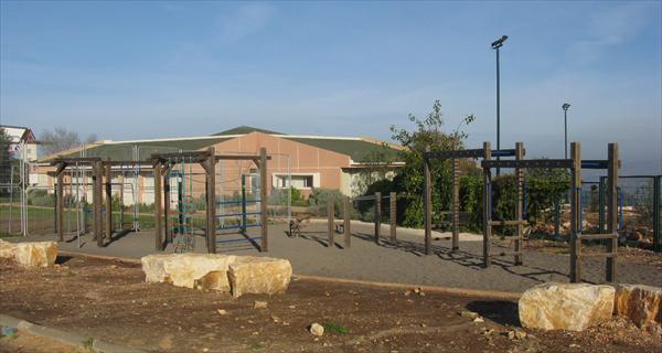 תכנון חצר מוטורית בבית ספר הר שכניה
