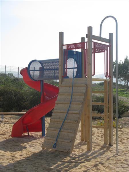 תכנון 3 חצרות מוטוריות בבית ספר יסודי משגב
