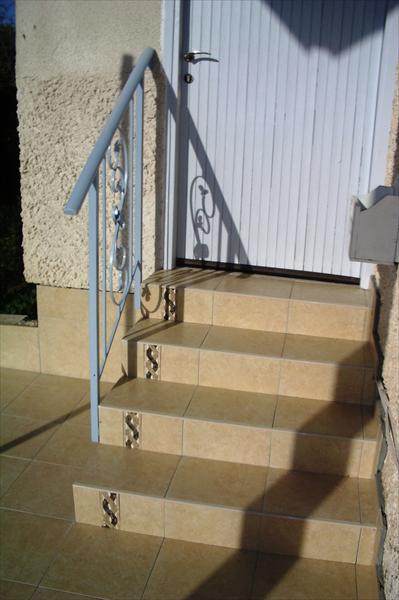 מדרגות ומעקה בעיצוב שלי