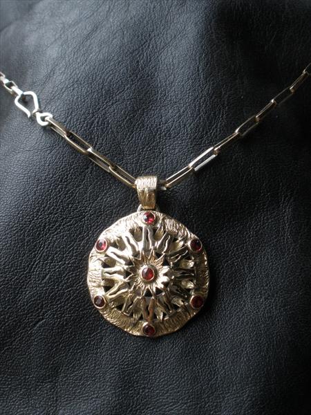 *Totem* pendant