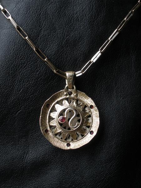 *Totem* pendant-back