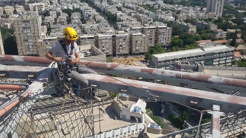 התקנת רשת לבלימת נפילה