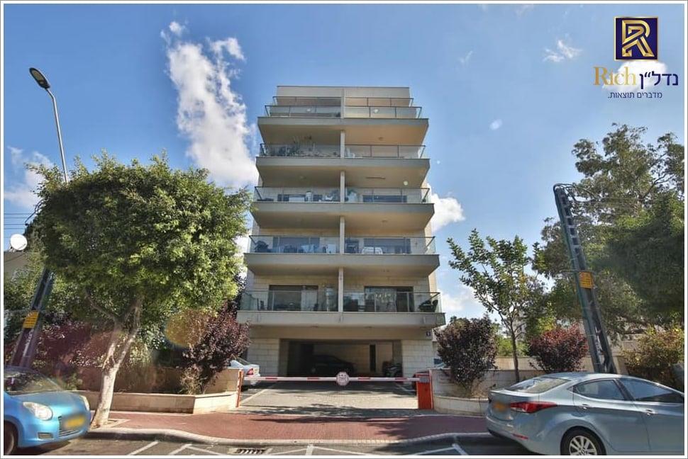 למכירה דירת 5 חדרים בקריית ביאליק