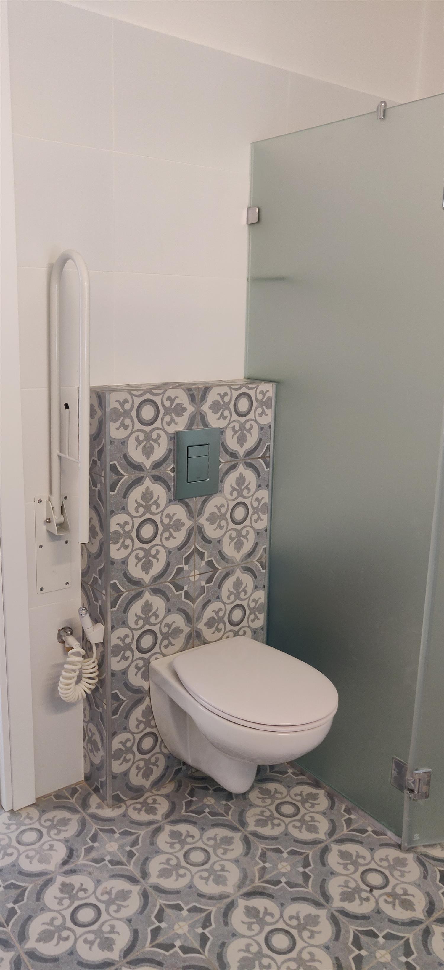 הנגשת חדר רחצה בהר אדר
