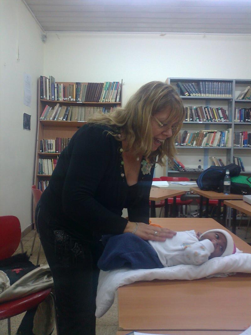 עיסוי תינוקות ב"מרכז בינה" לוינסיקי פינת לבנדה ת"א