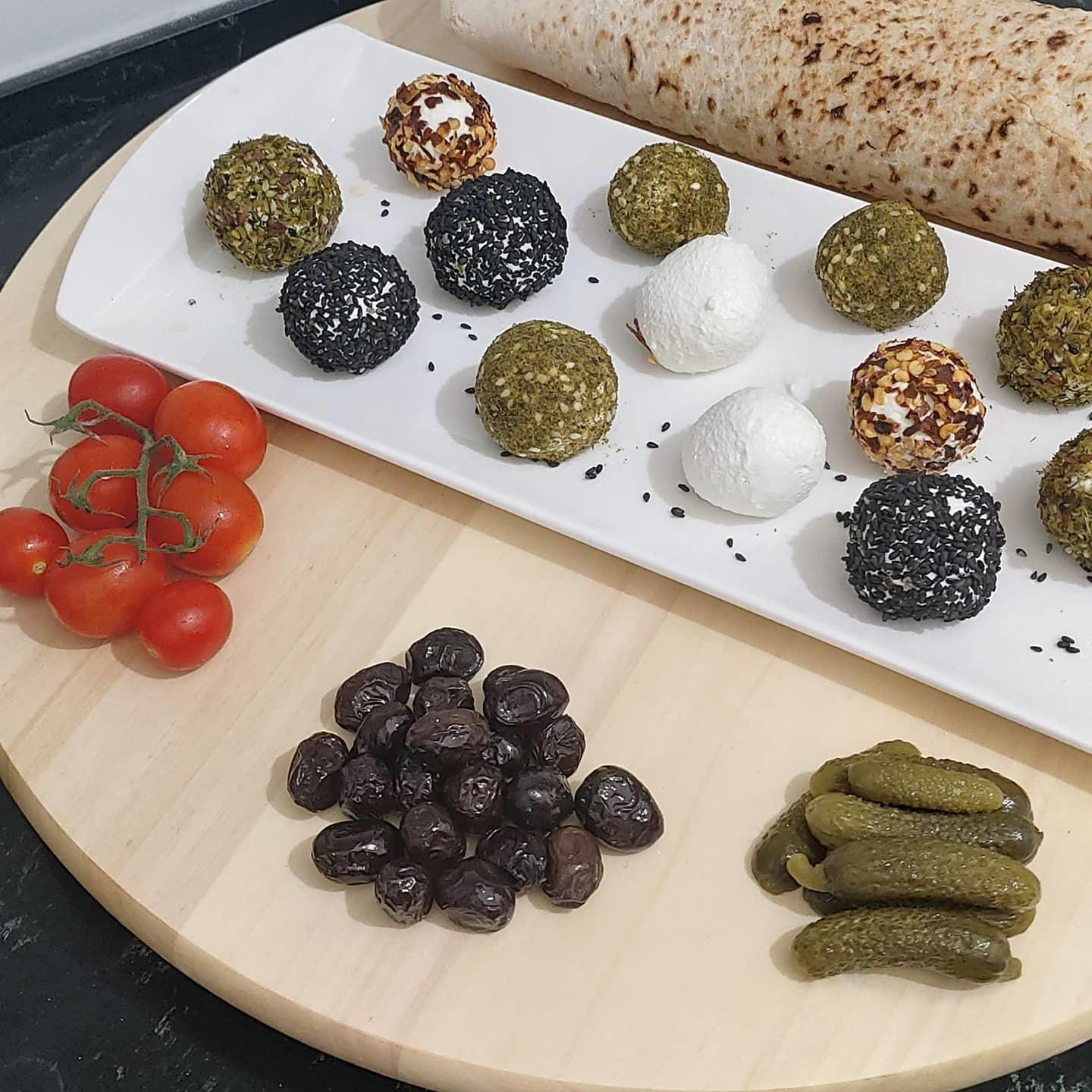כדורי גבינה מתובלים
