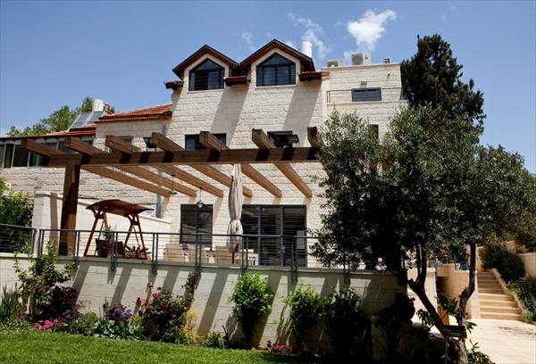 חזית אחורית בית פרטי
