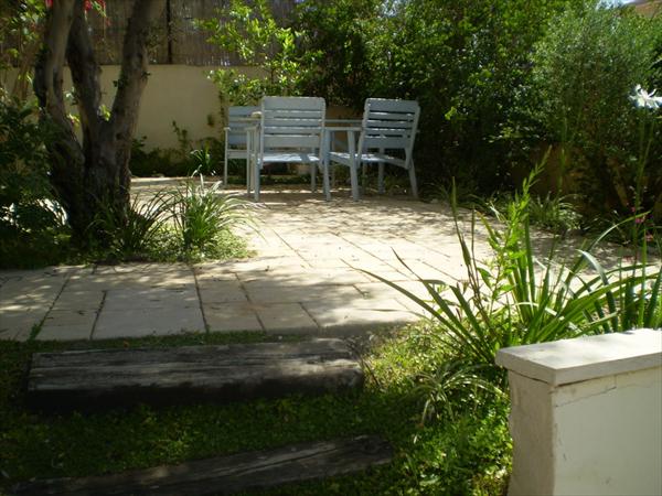 שיפוץ גינה בתקציב נמוך.