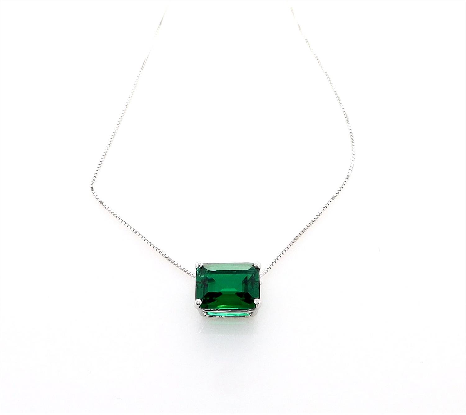 שרשרת תליון אמרלד 3 קראט משובץ לרוחב. three carat emerald pendant necklace
