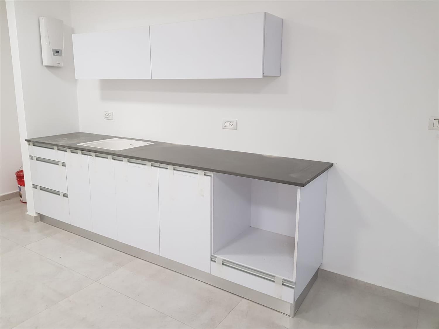 הדבקת חיפוי קרמיקה 1.2 מ' במטבח