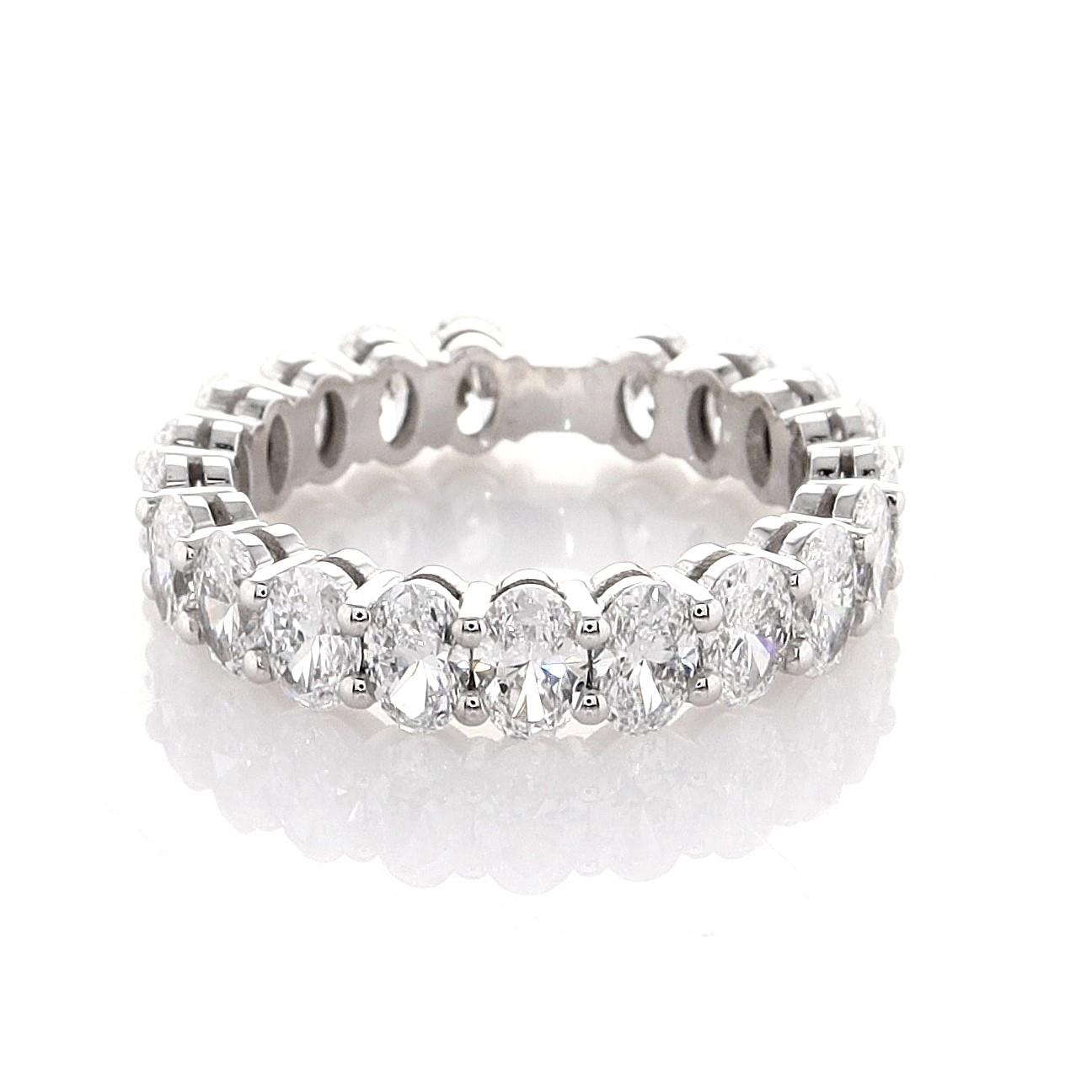 טבעת איטרניטי משובצת יהלומי אובל. eternity band set with oval shaped diamonds