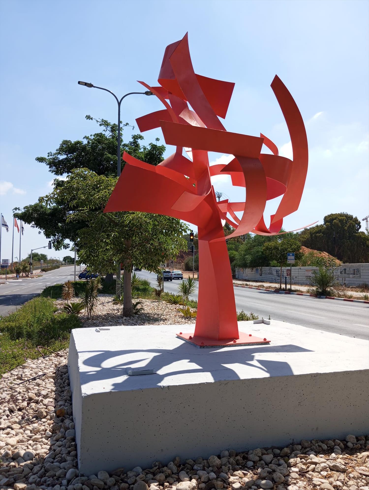 yael yaari israeli sculptor פסלי חוץ פיסול סביבתי יעל יערי אמנית ציירת פסלת ישראלית