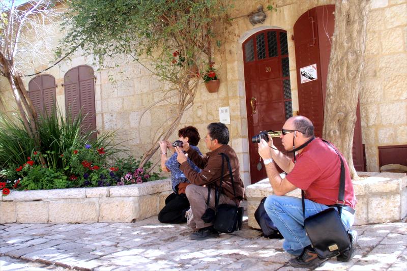 תלמידי הקורס במודיעין בשיעור צילום בשטח