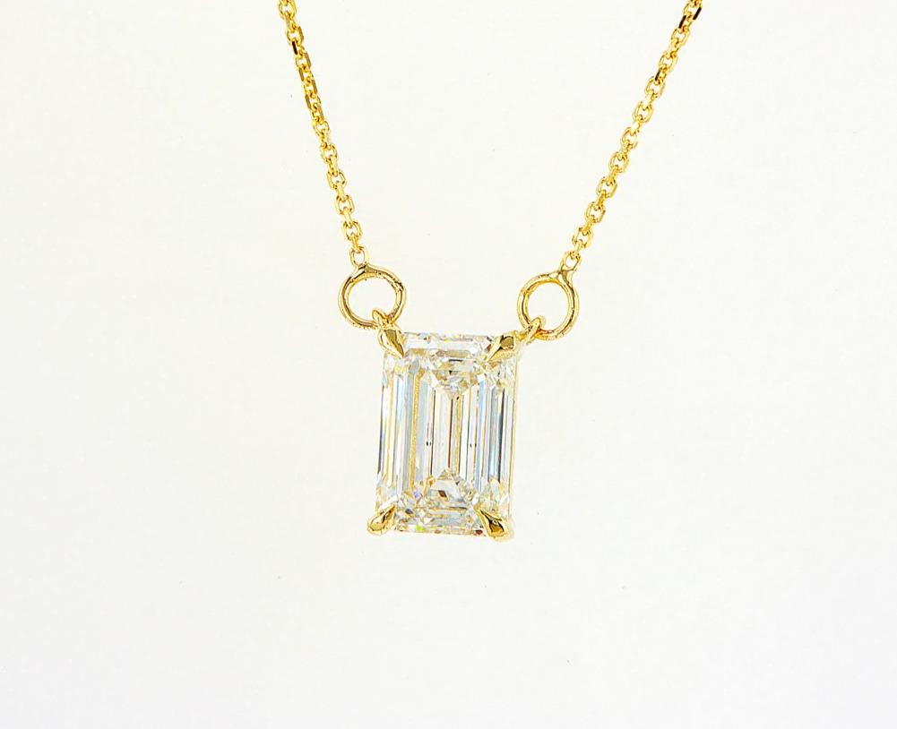 תליון יהלום אמרלד 2 קראט.diamond emerald 2 carat pendant