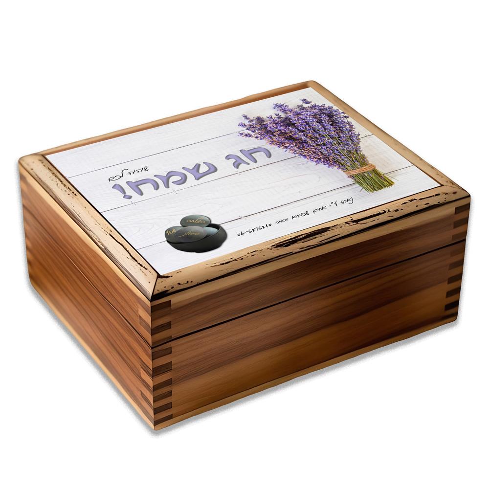 מדבקה ממותגת על מארז לחג