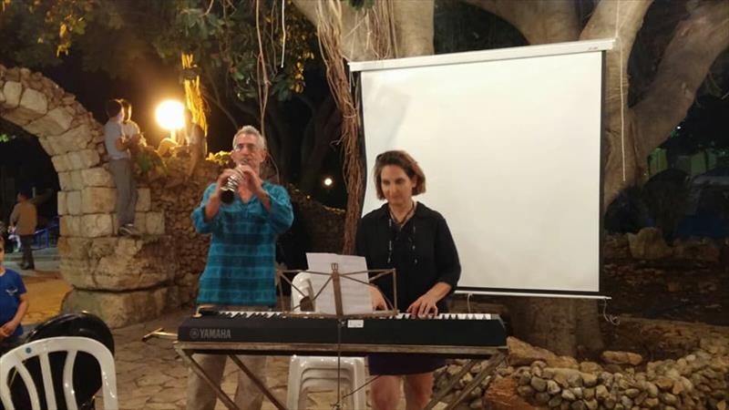 זמרת לקבלת פנים לאירוע