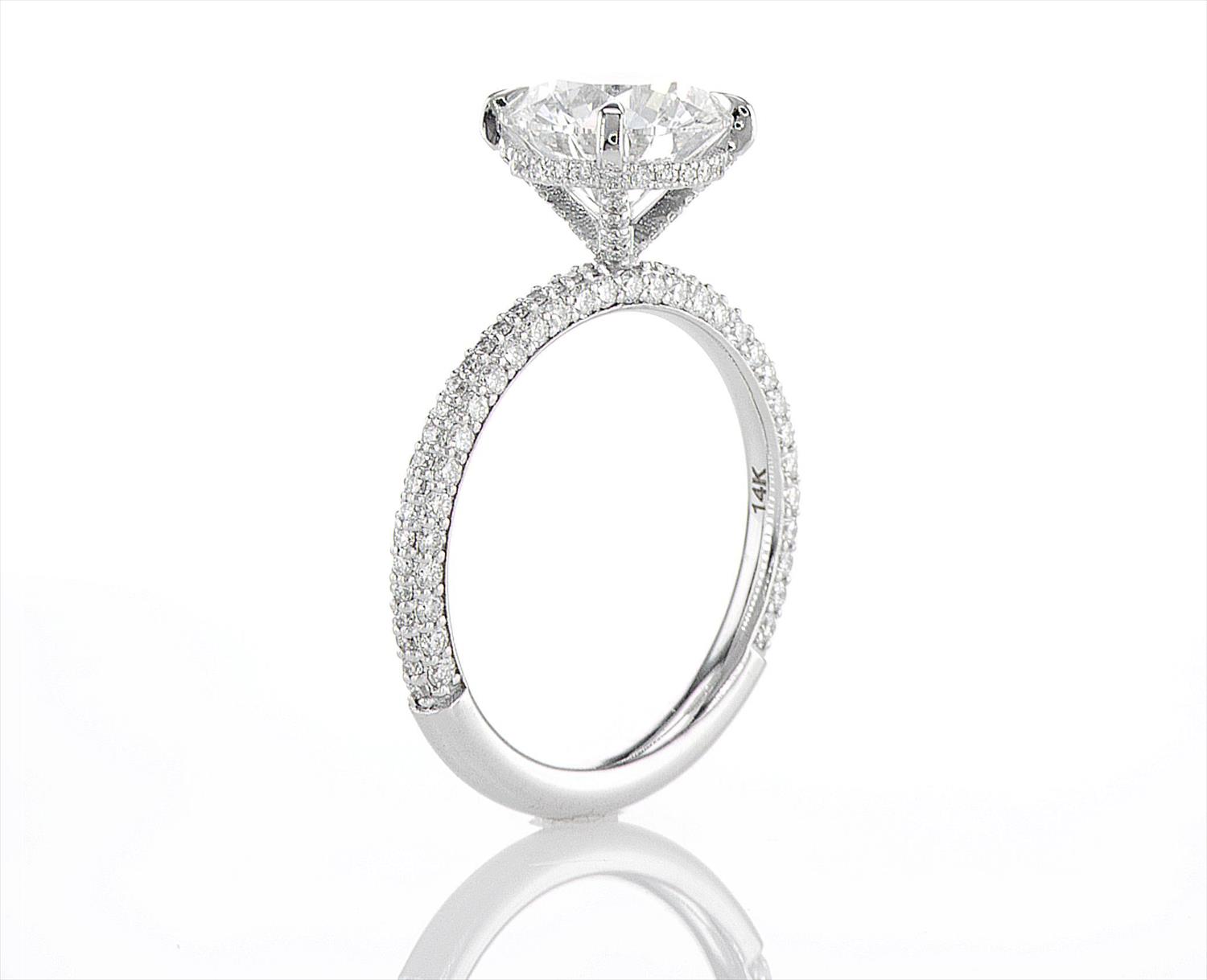 טבעת יהלומים משובצת יהלום 3 קראט. white gold ring set with a 3 carat diamond